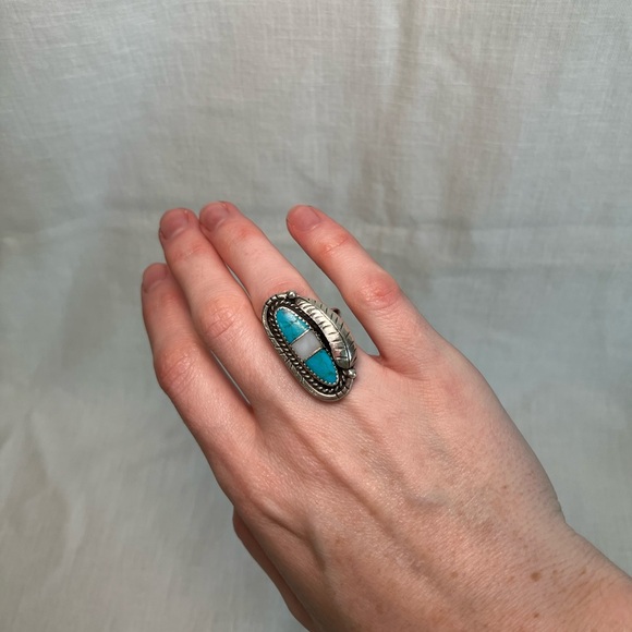 Turquoise & Mother of Pearl Inlay Ring Size 6.25 - Picture 1 of 5